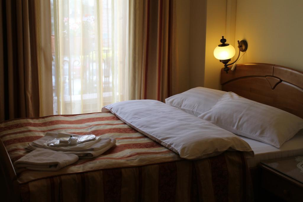 Hotel Horoscop Bukarest Exterior foto