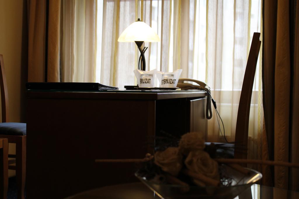 Hotel Horoscop Bukarest Zimmer foto